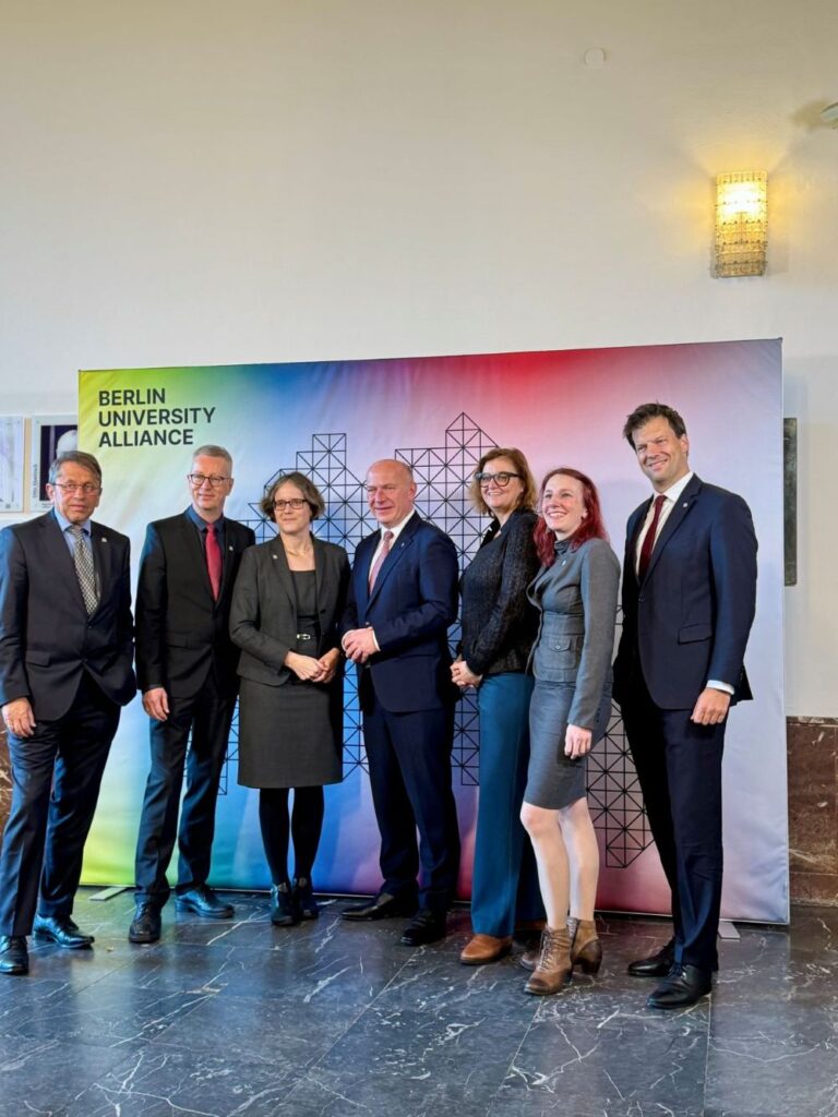 Board of Directors der Berlin University Alliance mit Bürgermeister Kai Wegner