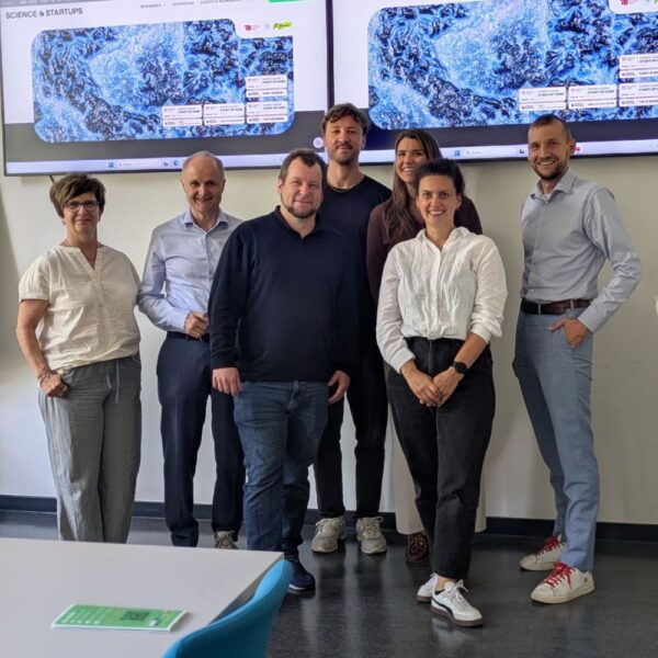 Jury zusammen mit der Projektkoordinatorin des BSS Sarah Bidoli in der Startup-Villa in Dahlem (c) Science & Startups